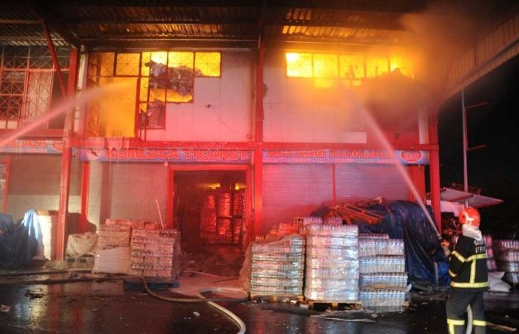 Gıda deposunda yangın çıktı: 3 milyon liralık zarar oluştu