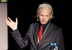 “İngiliz polisi Assange’yi gözaltına almıyor!”
